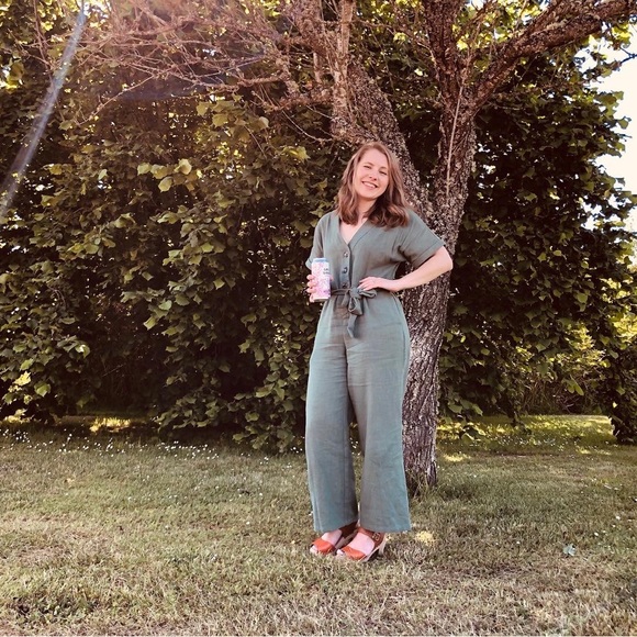 Meet your Posher, Kate 😊 - Picture 1 of 3